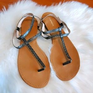 Express flat strappy thong sandals black print 8